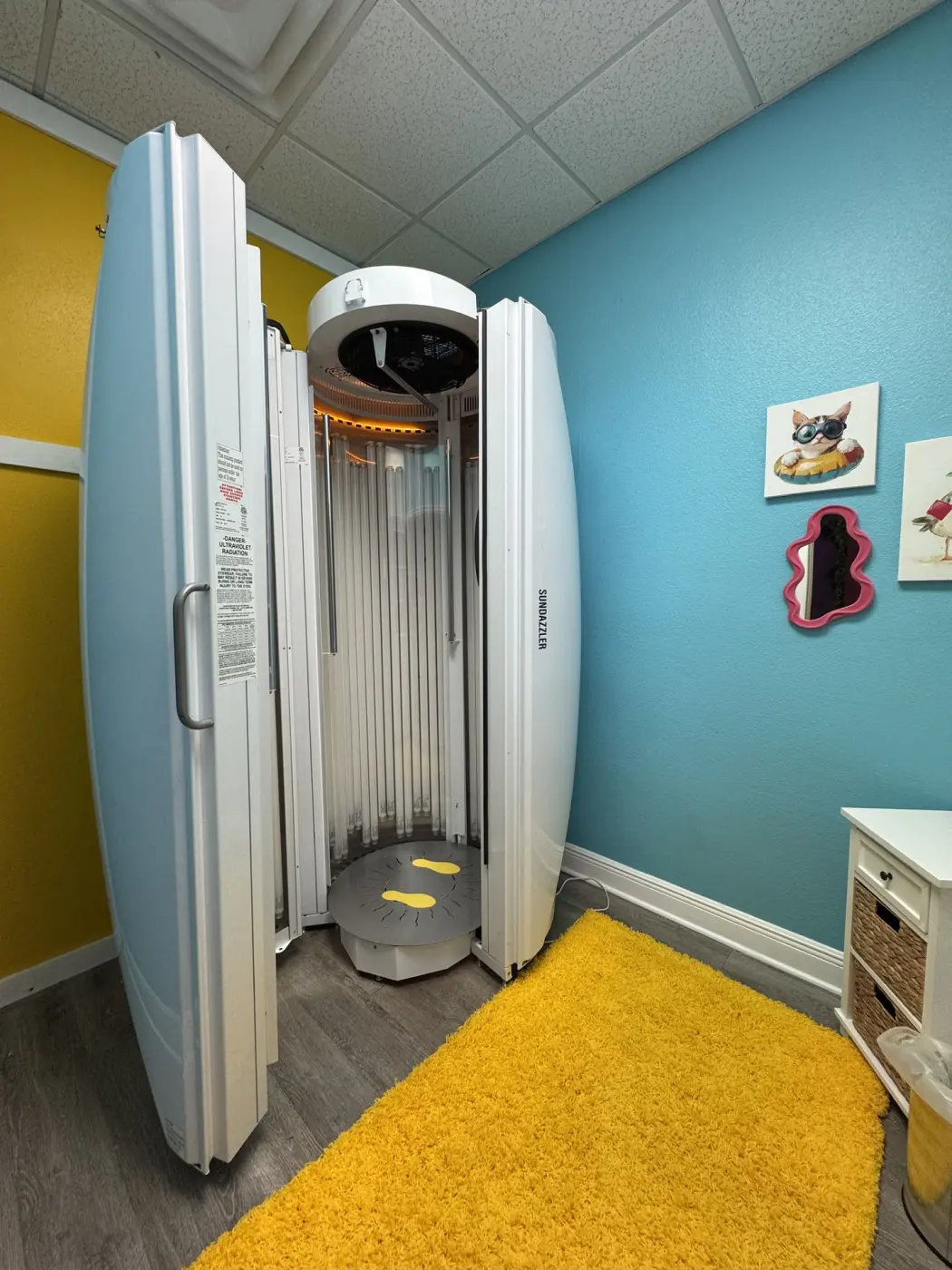 Open UV tanning bed